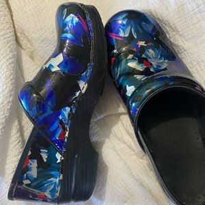 Dansko nursing clog lightly worn size 40 equivalent to us 9